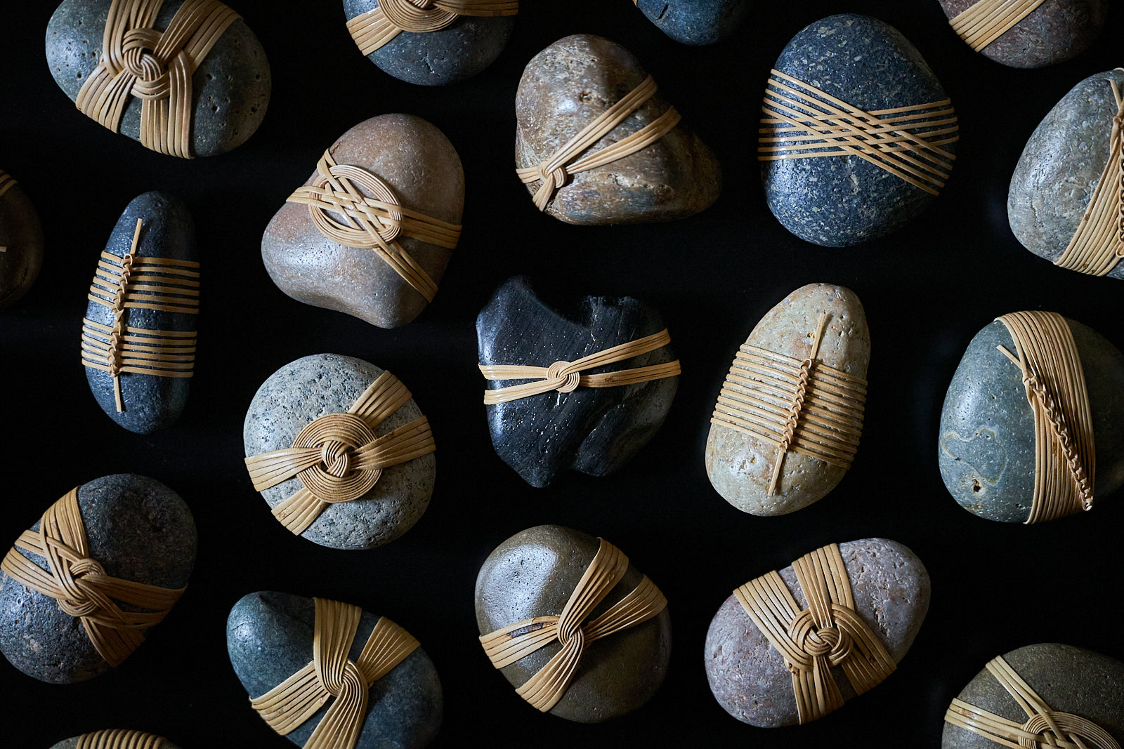 Shizu Designs「Wrapped Rocks Exhibition」