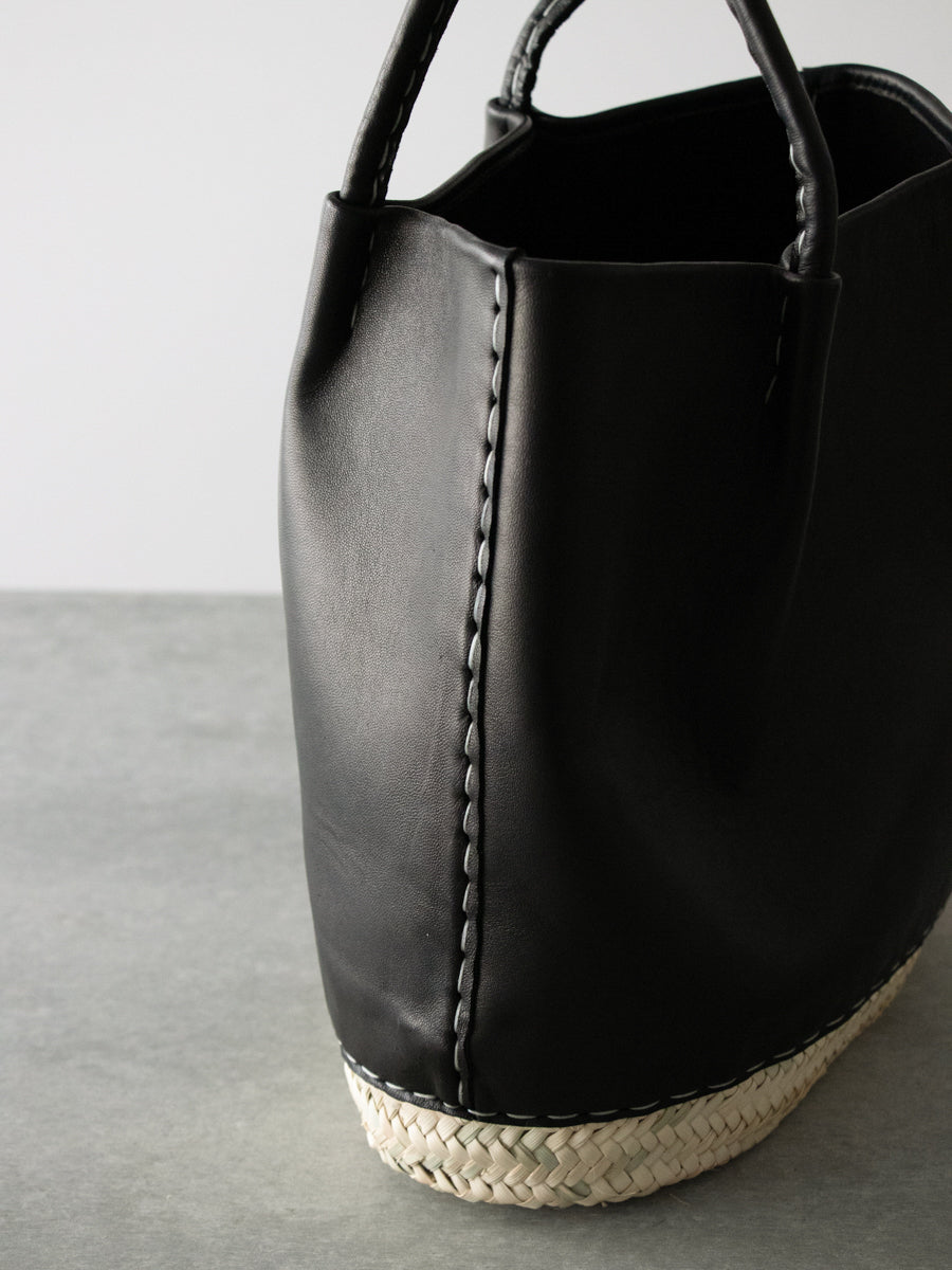 nousnous L BLACK