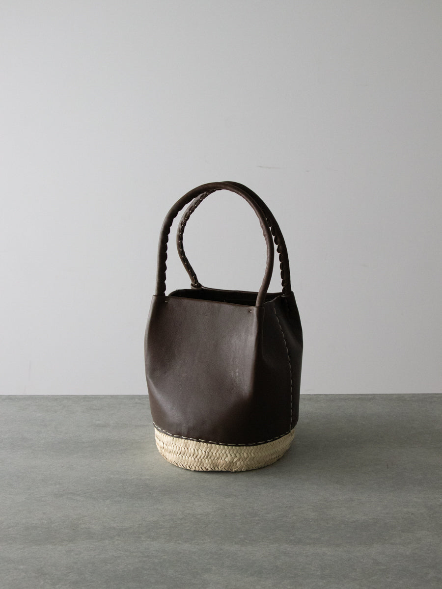 nousnous M BROWN