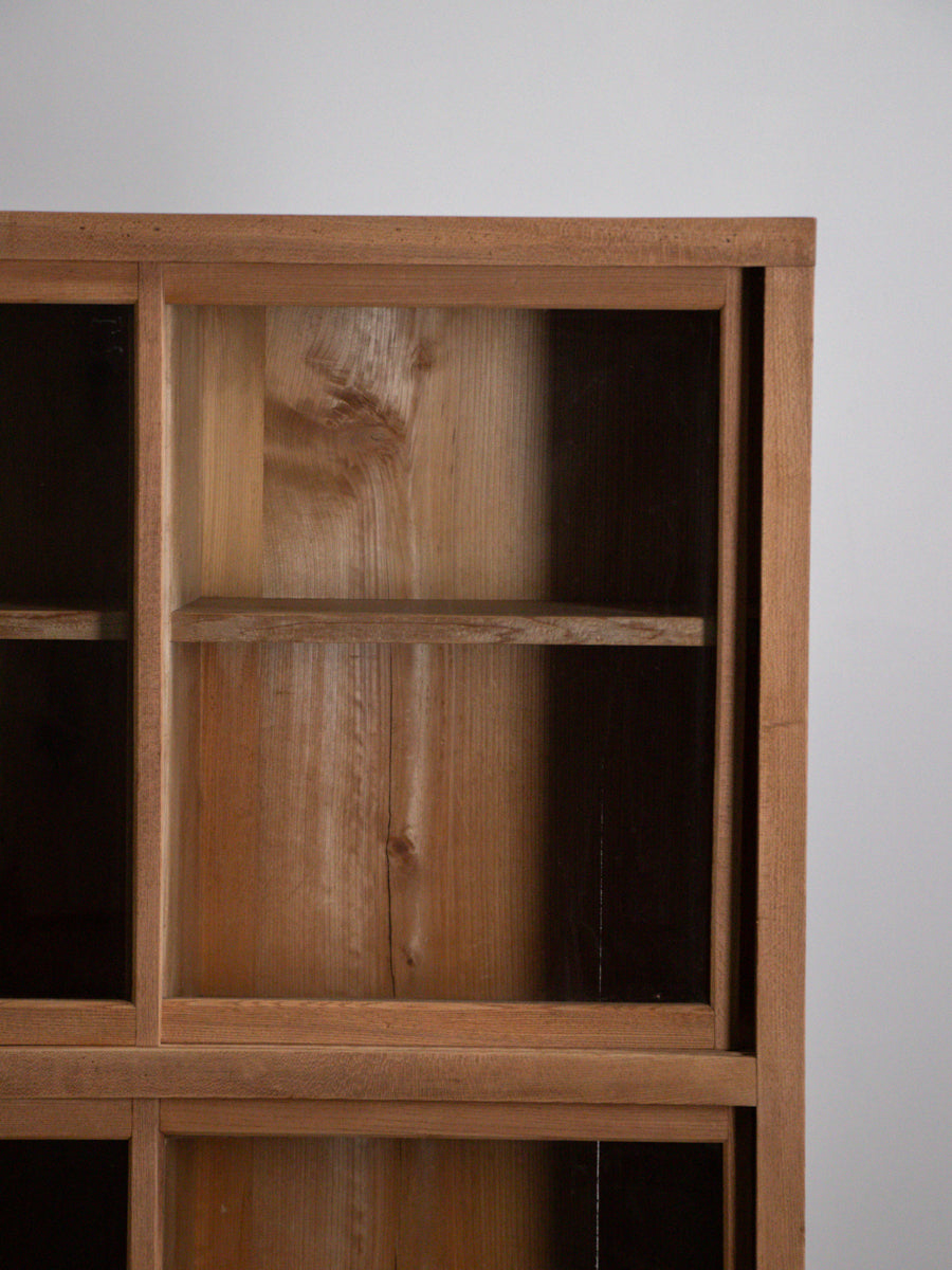 無垢のガラス棚