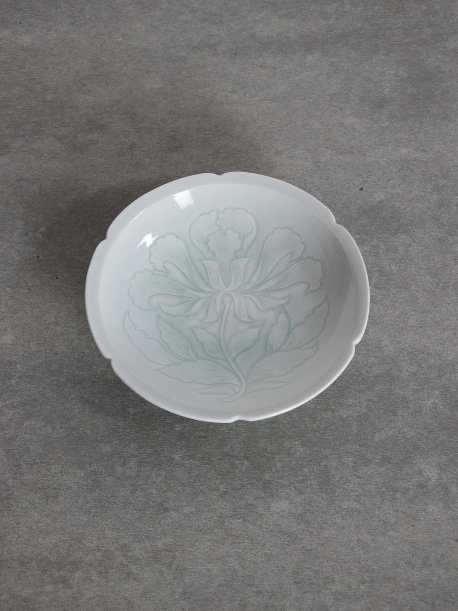 白磁芍薬文皿