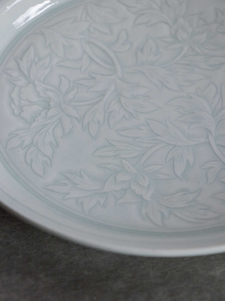 白磁牡丹文平皿