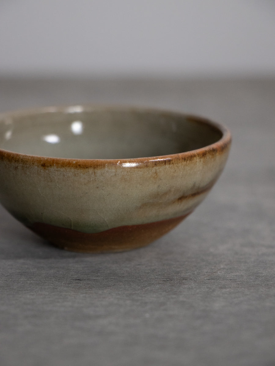 可児土灰釉平盃