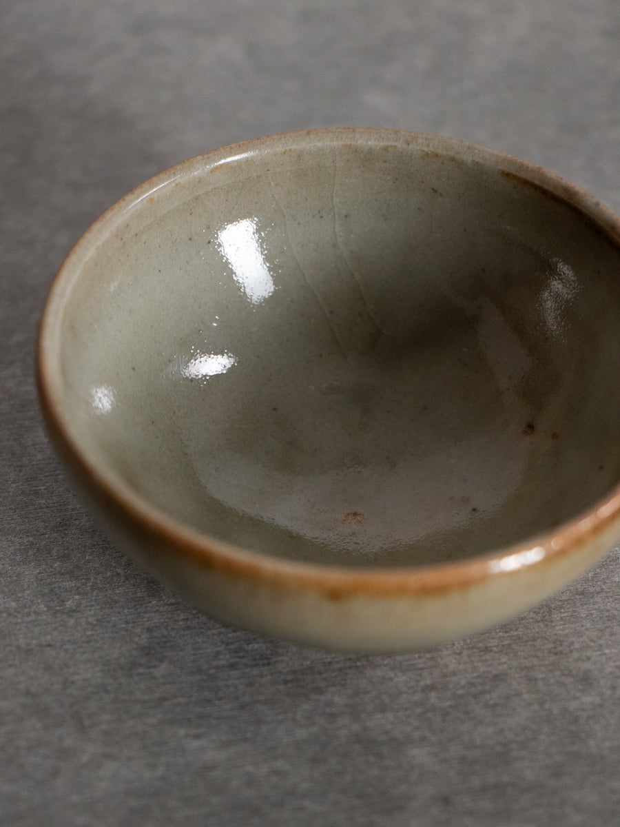 可児土灰釉平盃