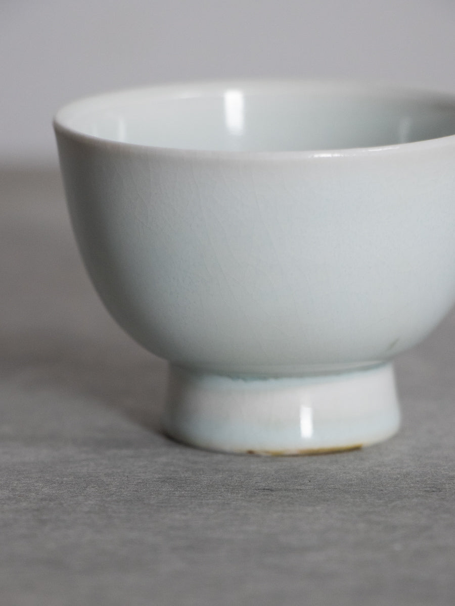 白磁合鹿ぐいのみ(乳濁)