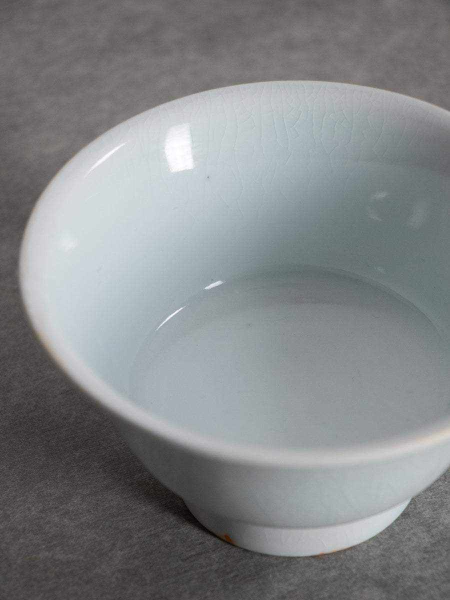 白磁端反碗(青)