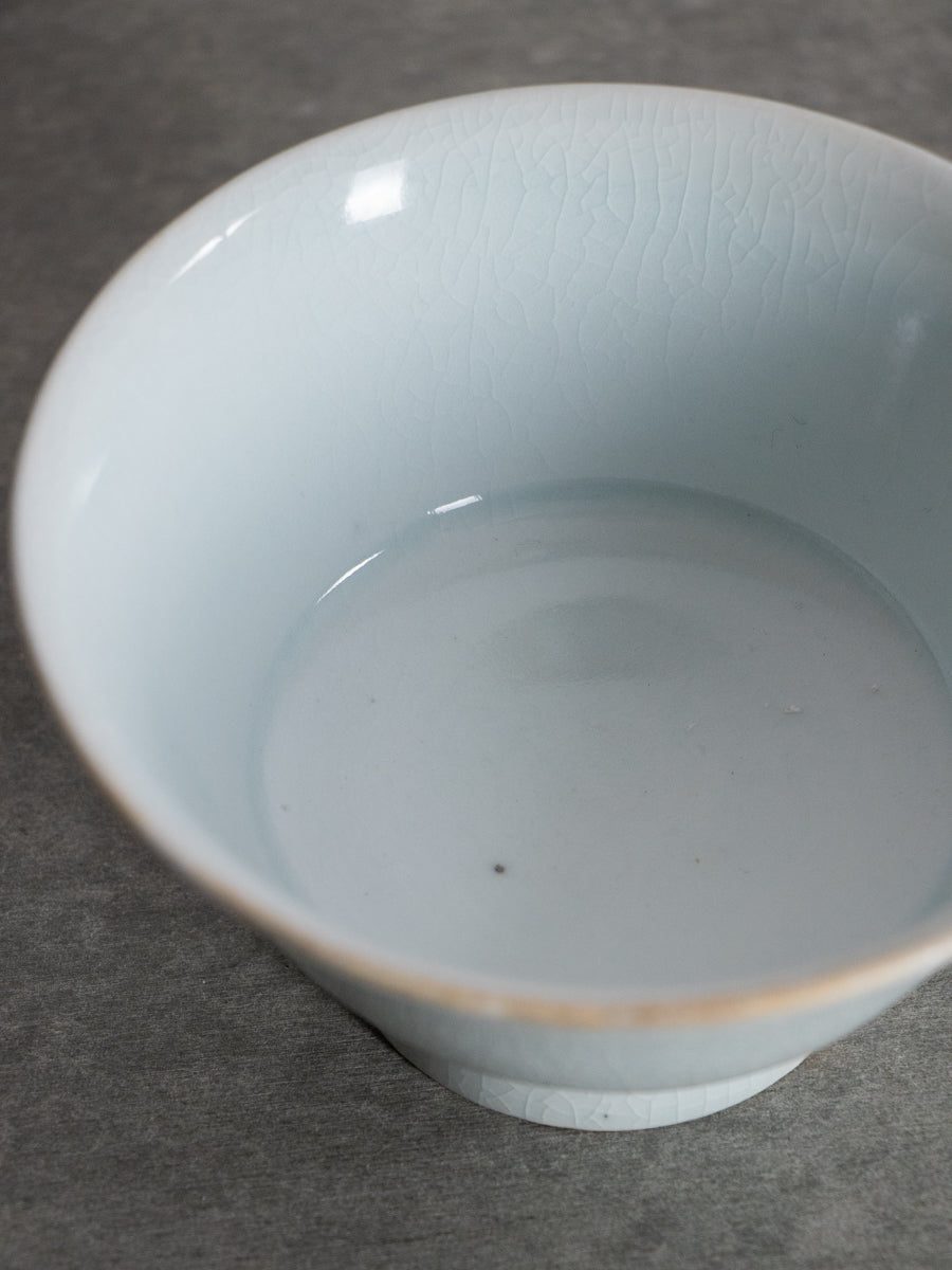 白磁端反碗(青)