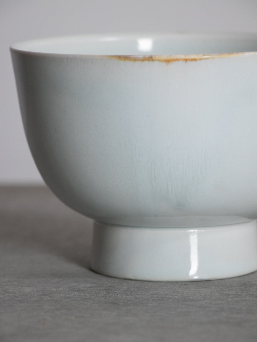 白磁合鹿碗(乳濁)