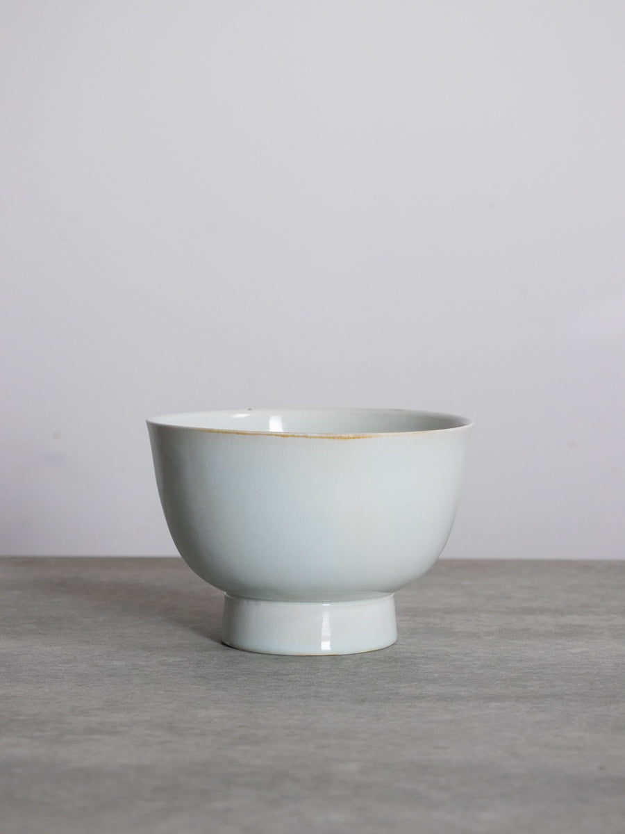 白磁合鹿碗(乳濁)