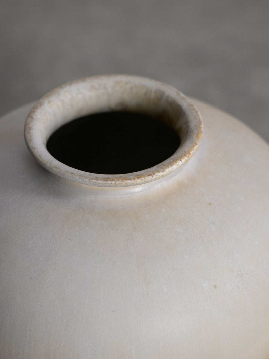 白磁有蓋万年壺_中(A)