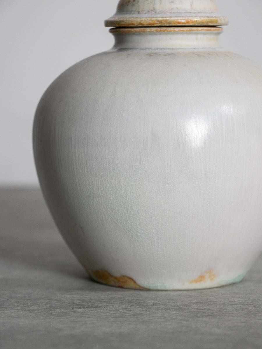 白磁有蓋万年壺_中(A)