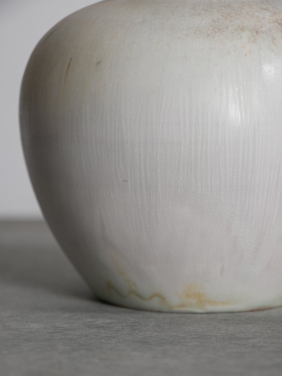 白磁有蓋万年壺_中(A)