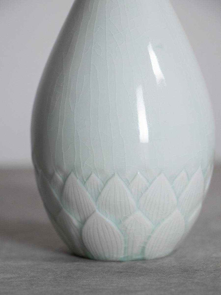 白磁蓮文有蓋徳利