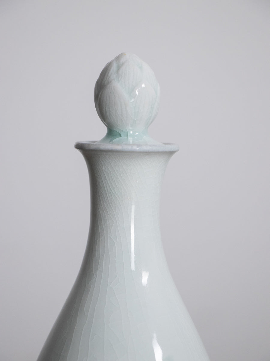 白磁蓮文有蓋徳利