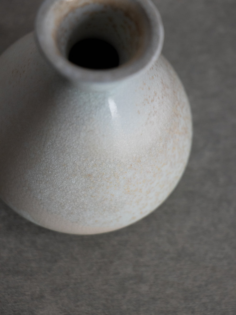 白磁フラスコ花瓶_豆