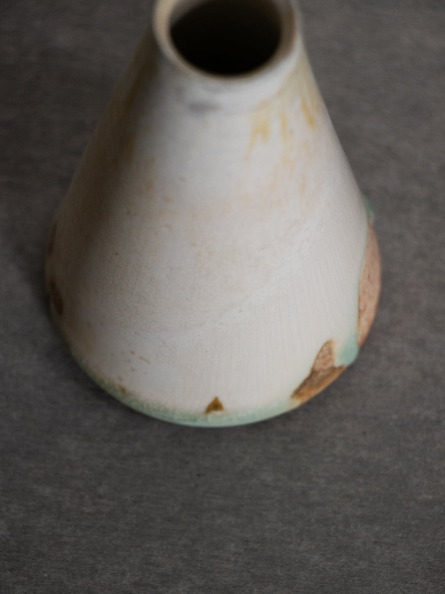 白磁盛砂一輪挿し_中