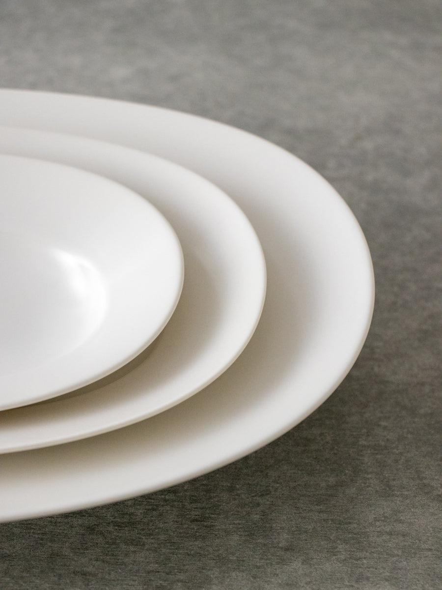oval plate lily white S