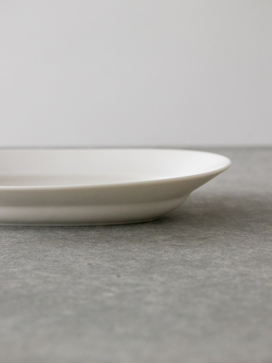 oval plate lily white S