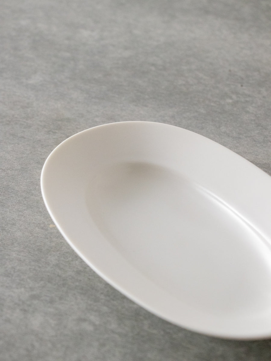 oval plate lily white S