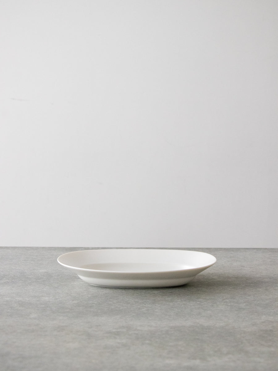 oval plate lily white M