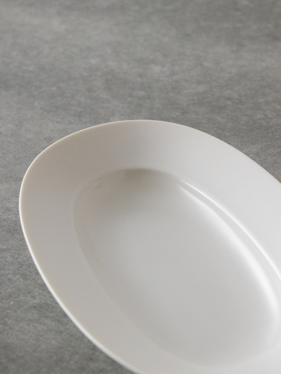 oval plate lily white M