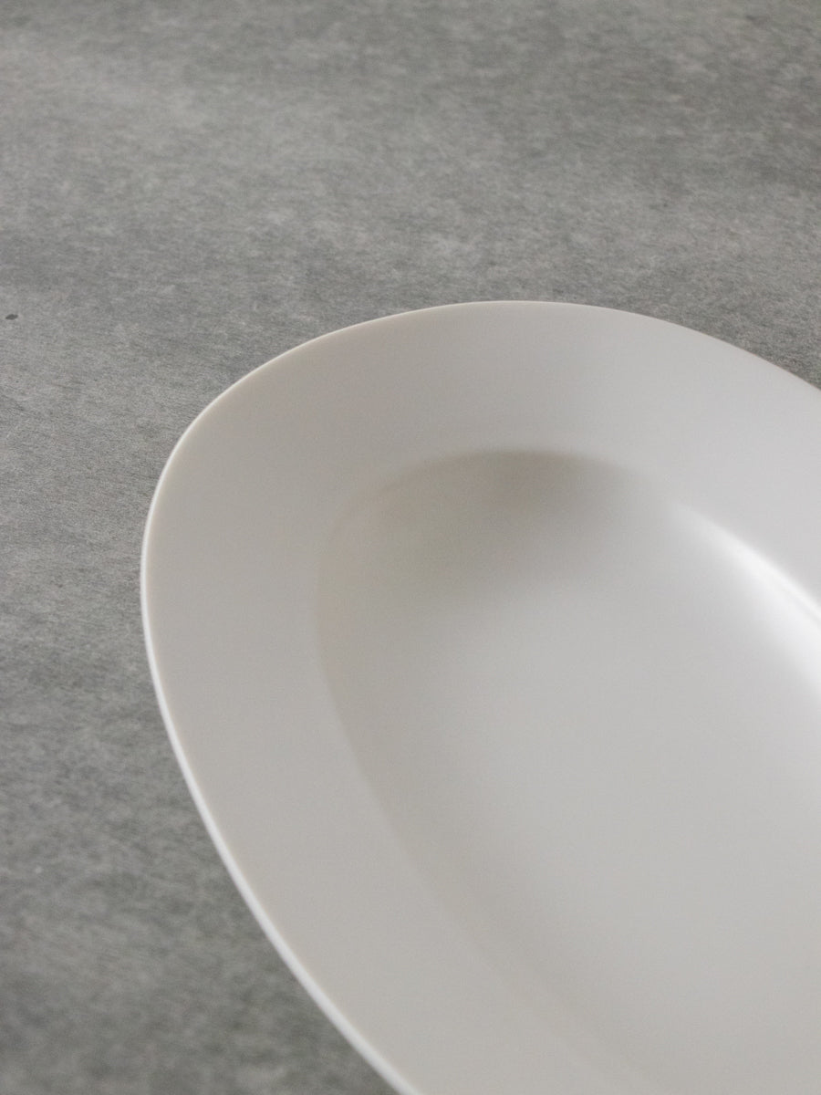 oval plate lily white L