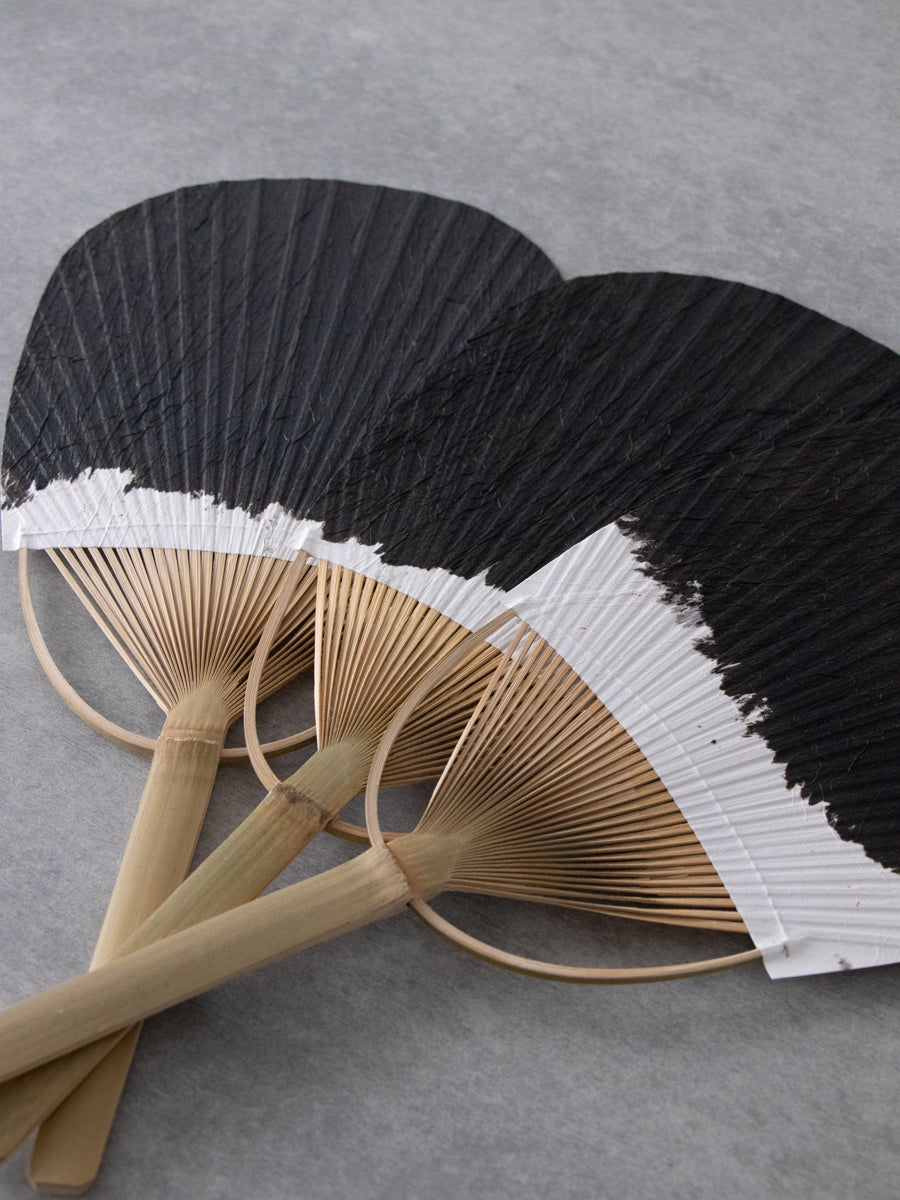 うるしのうちわ 黒