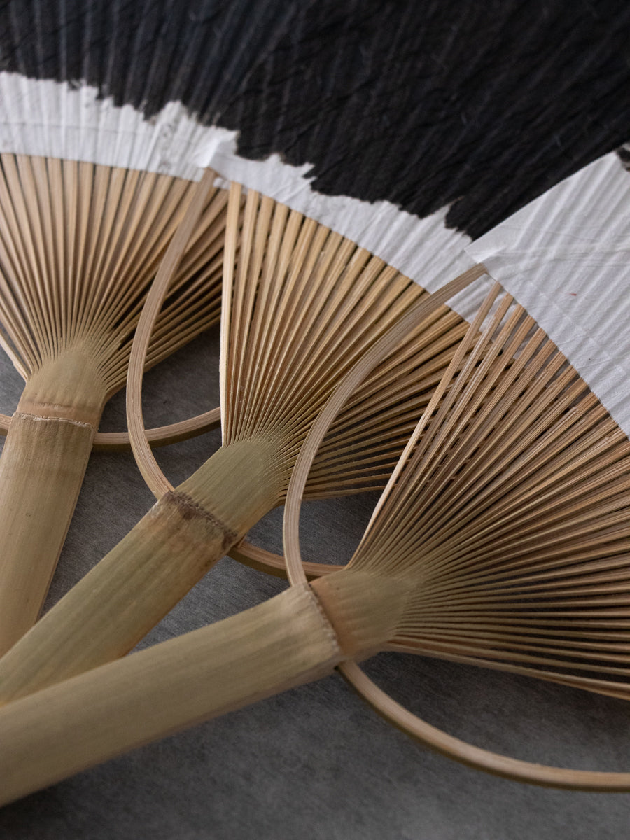 うるしのうちわ 黒