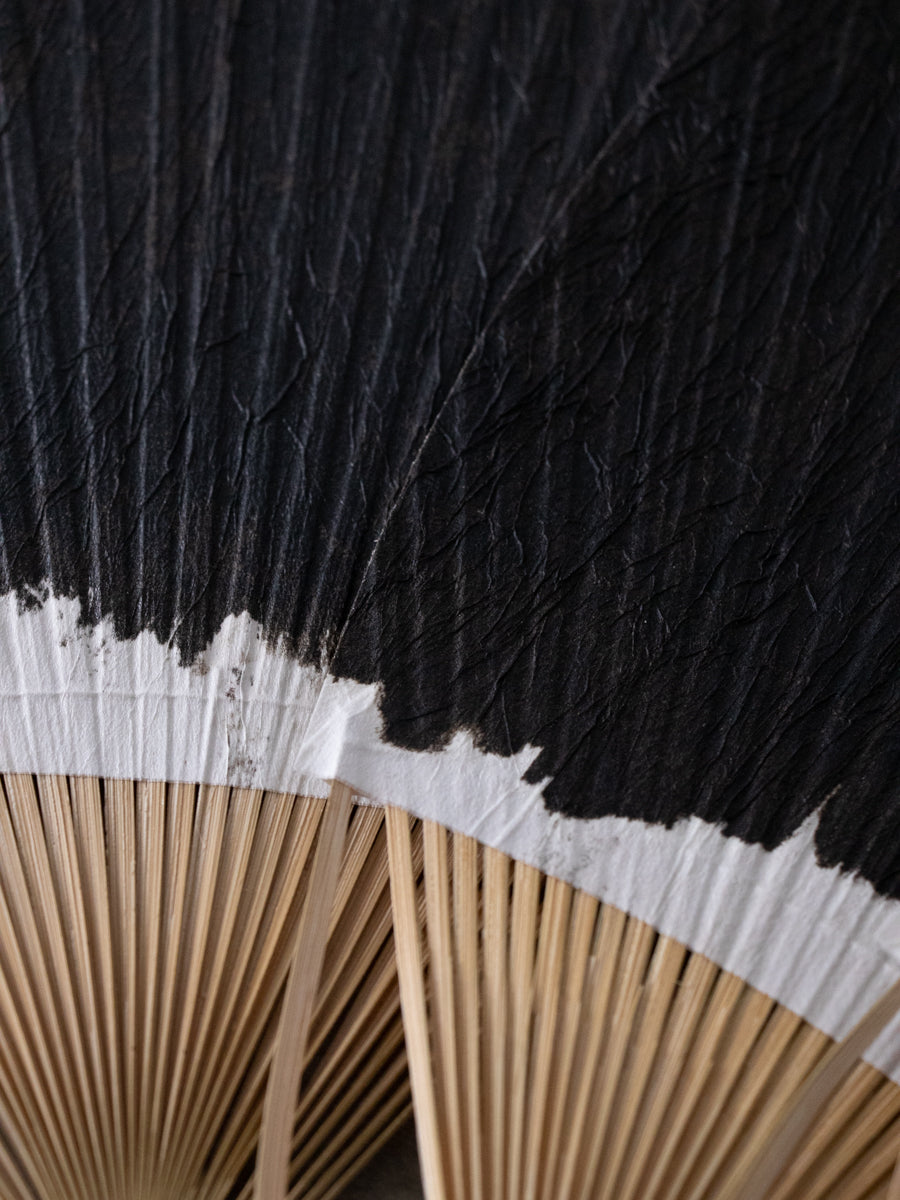 うるしのうちわ 黒