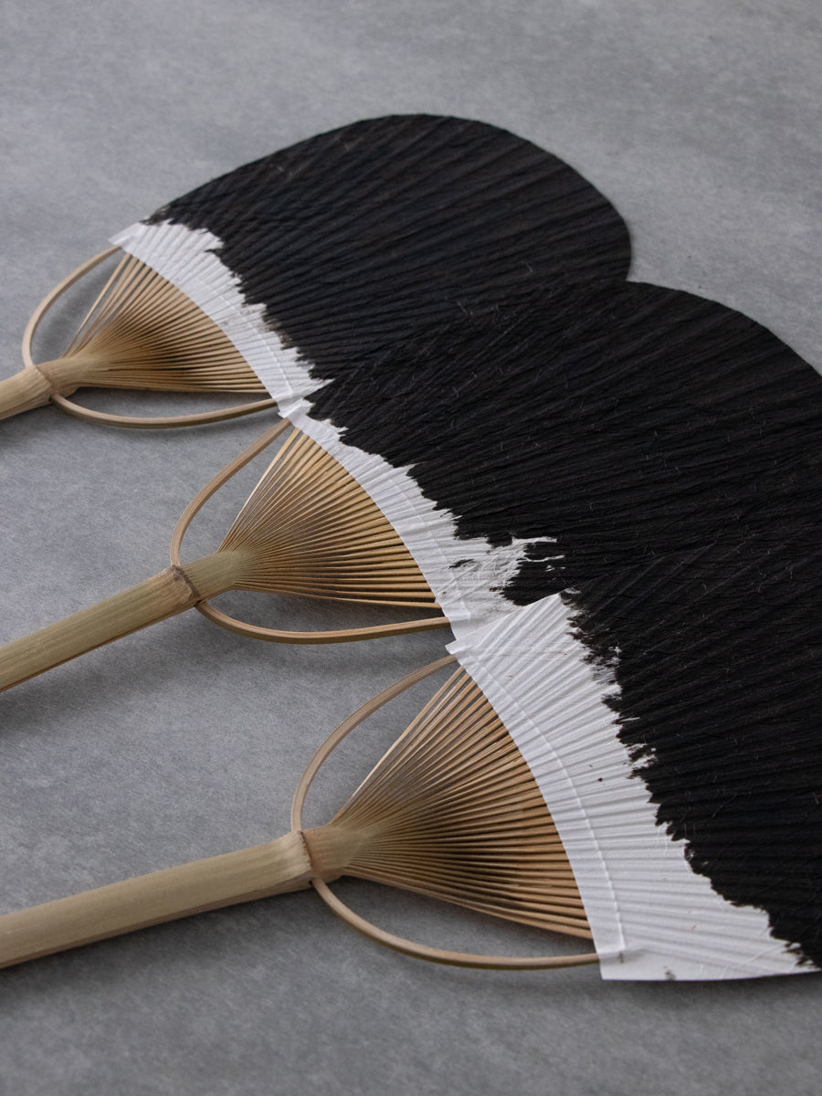 うるしのうちわ 黒