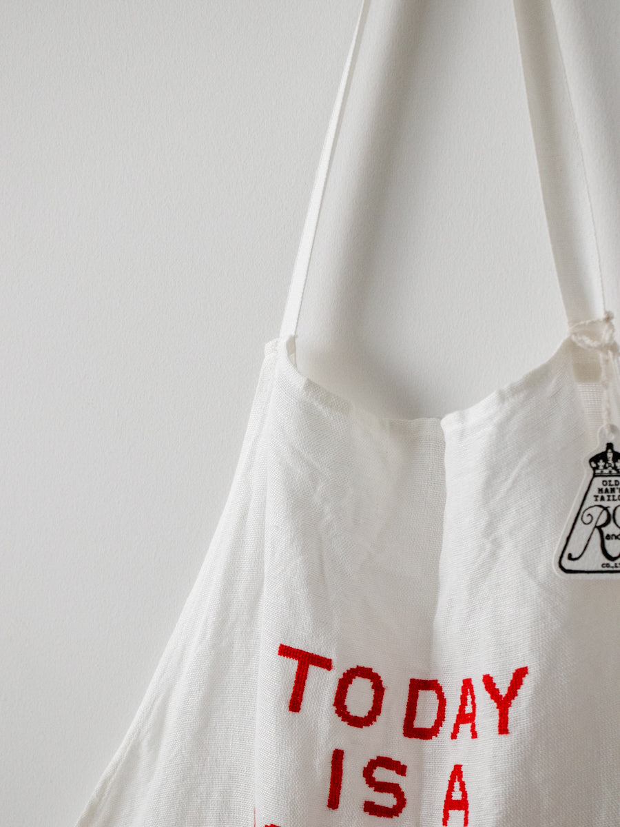 APRON A: TODAY IS A GOOD DAY