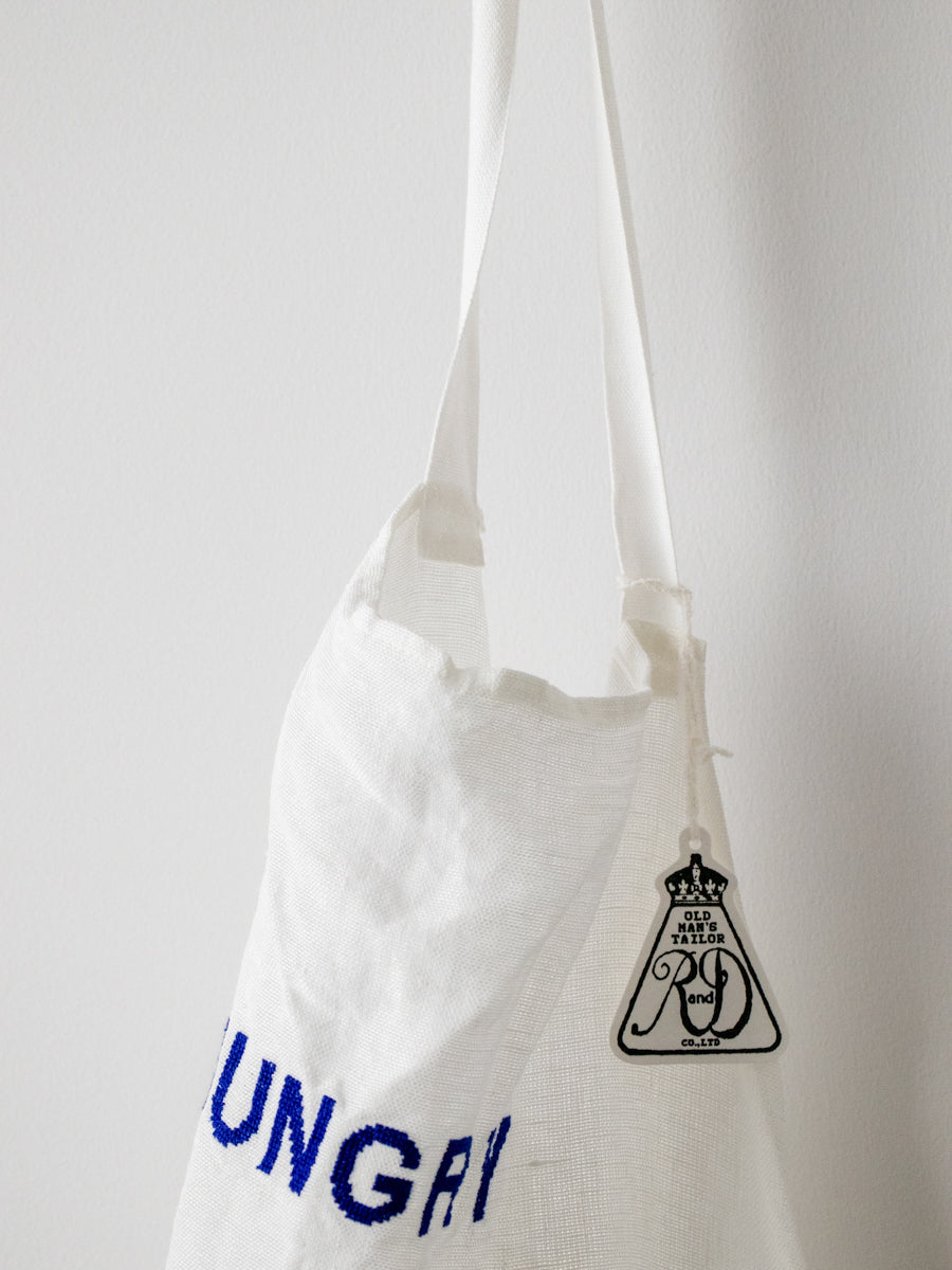 APRON A: Hungry