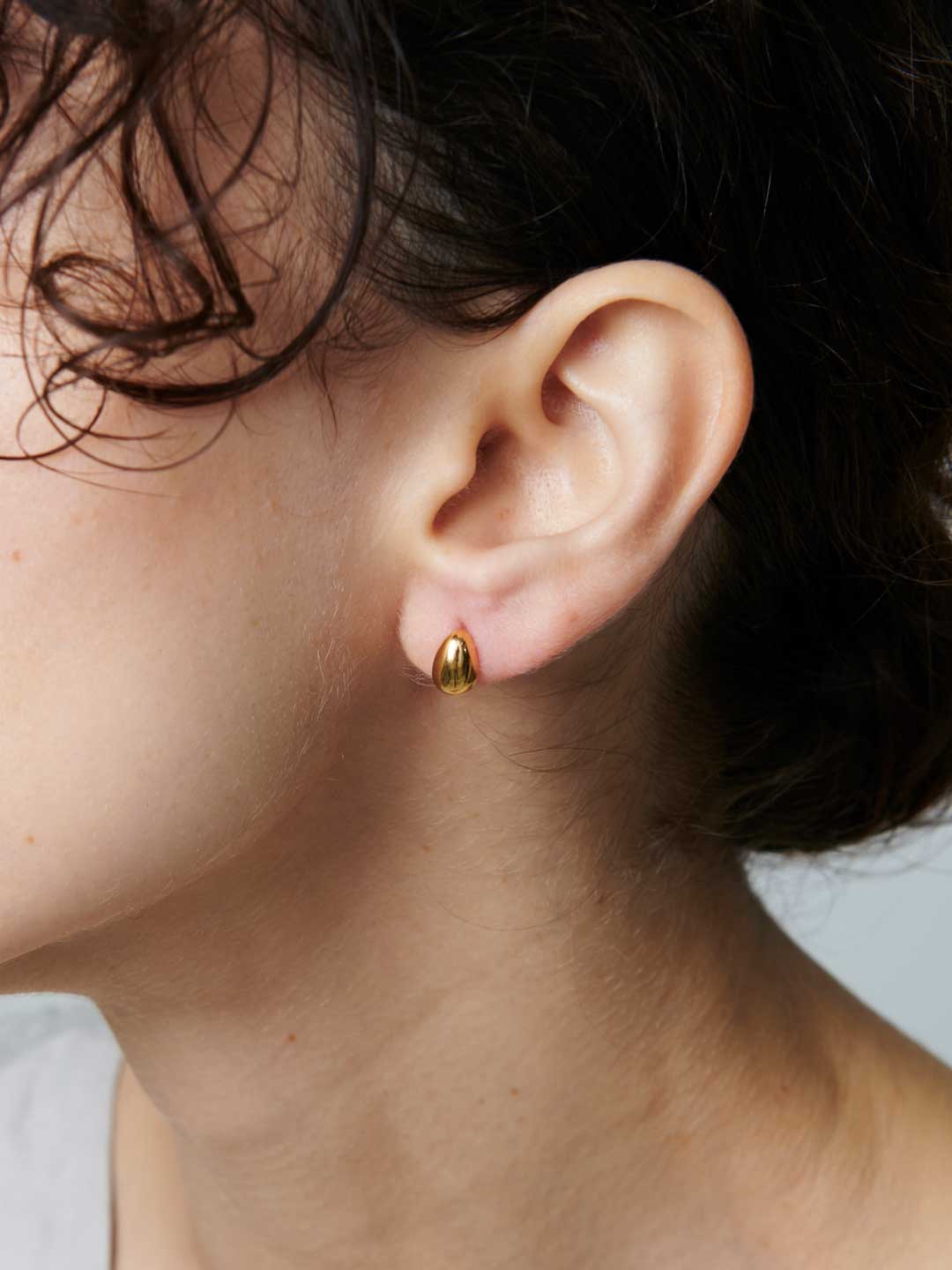Tiny Egg Studs / Gold