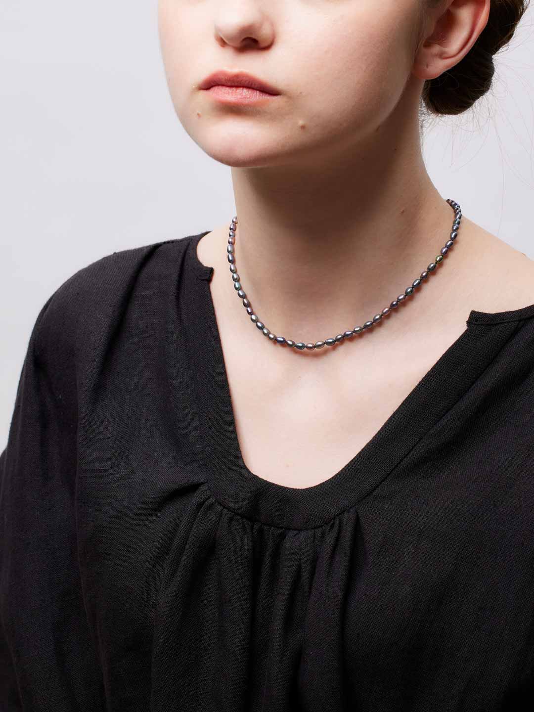 Tiny Black Pearl Collar