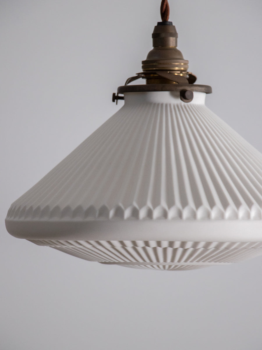 Cone M / close / accordion