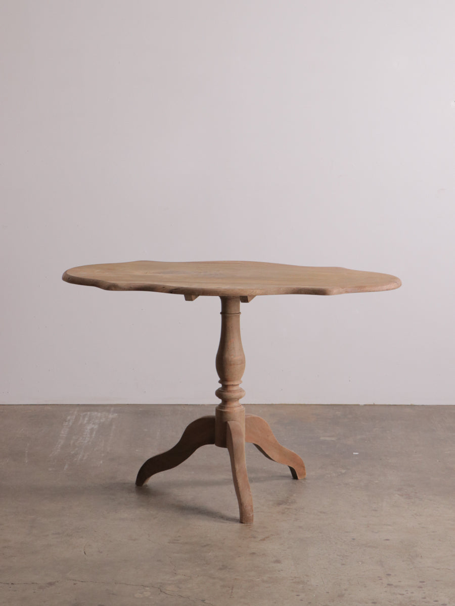 轆轤脚の変形テーブル