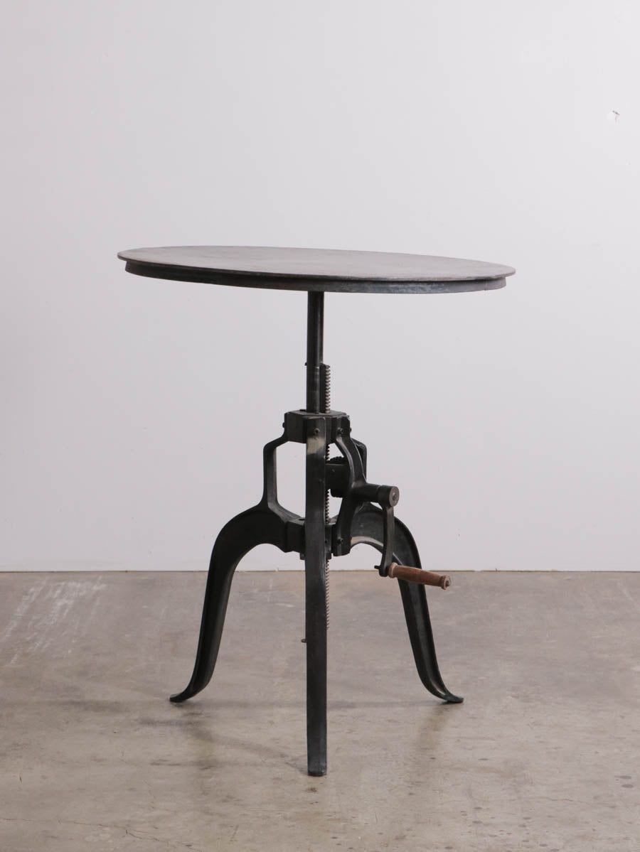 鉄製の昇降丸テーブル