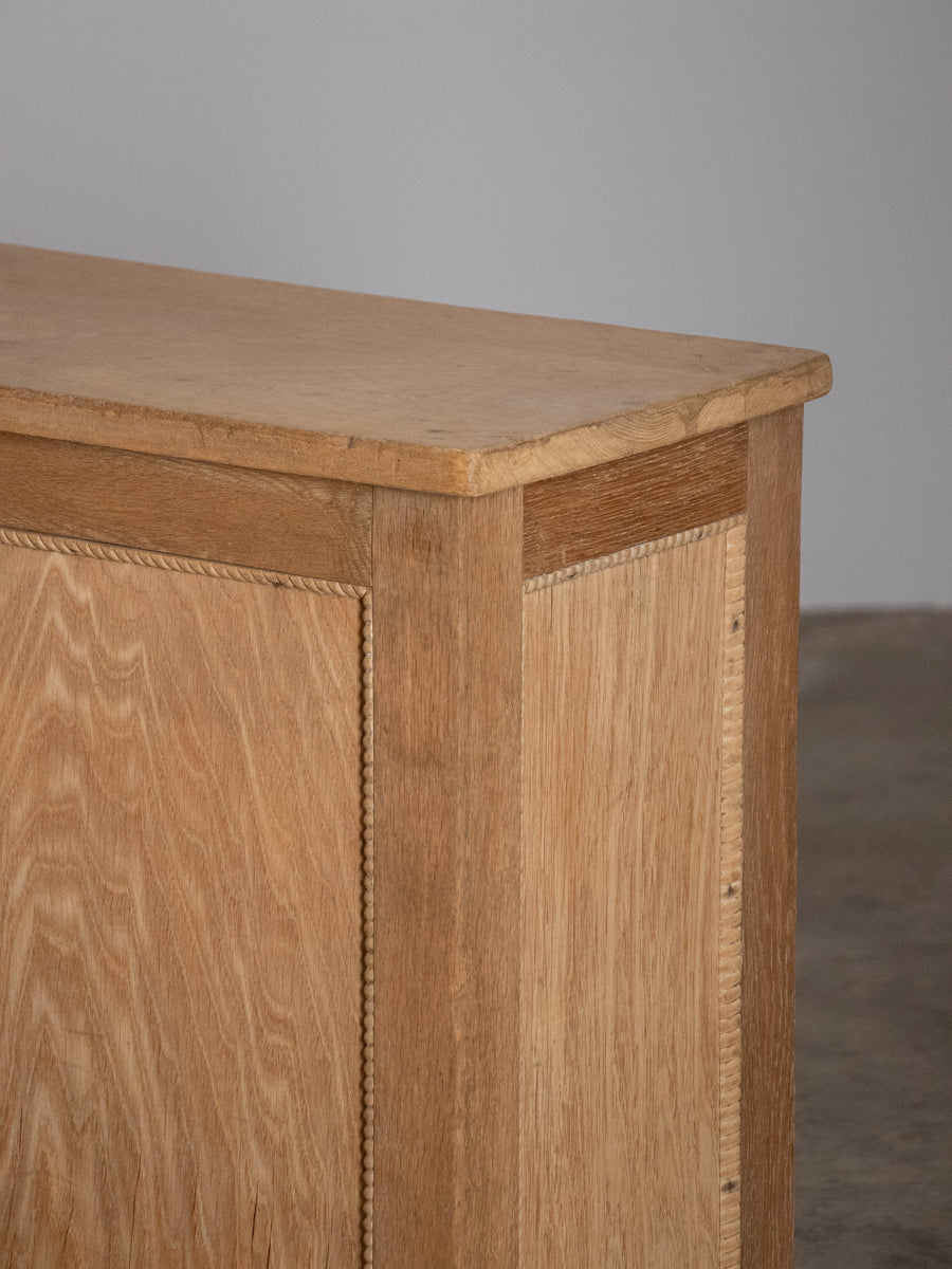 玉飾りのL字カウンター