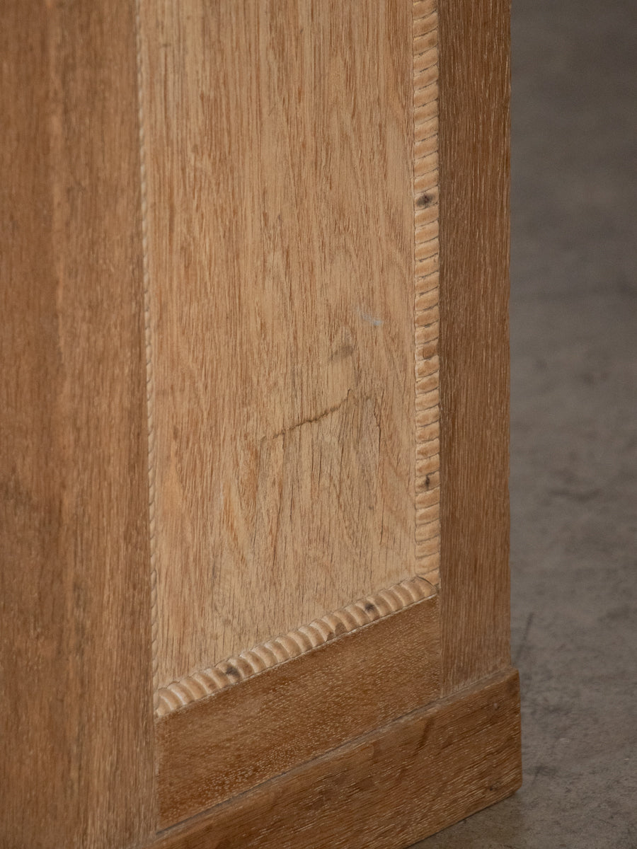 玉飾りのL字カウンター