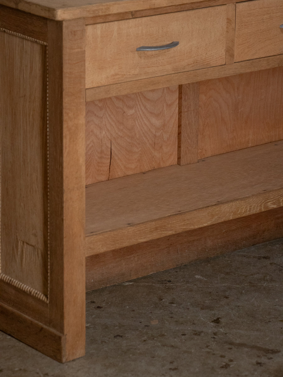 玉飾りのL字カウンター