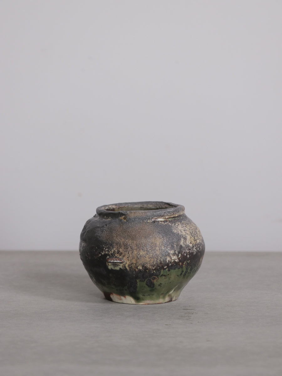 小さい花器（黒緑）