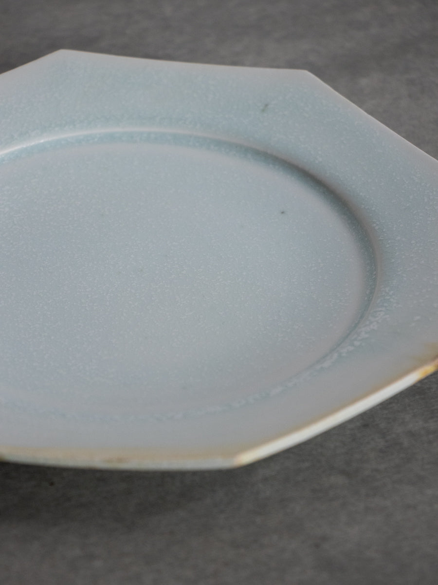 白磁八角皿（結晶）