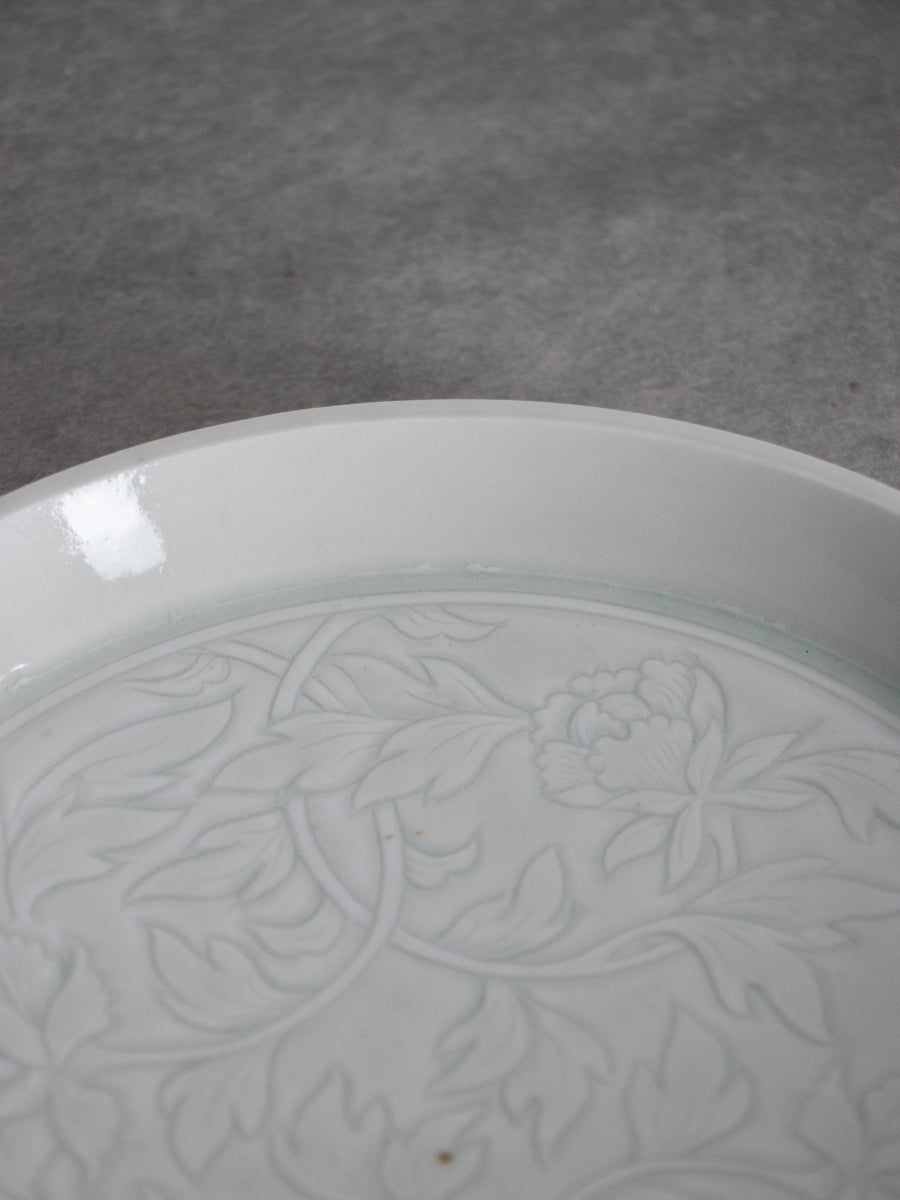 白磁牡丹文平皿（リムなし）