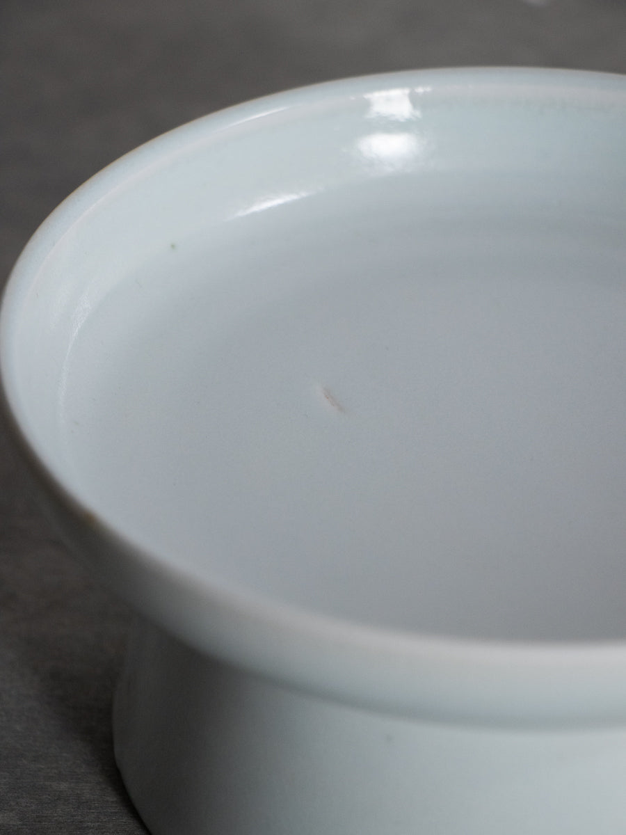 白磁台皿（乳濁）