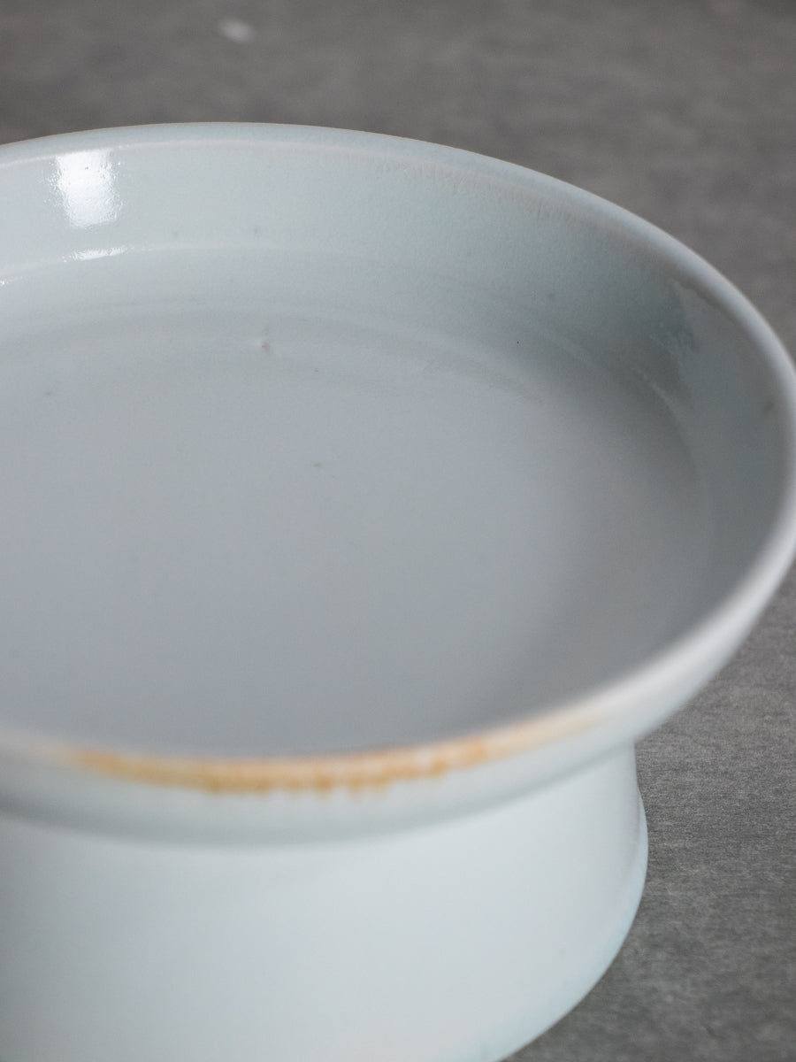 白磁台皿（乳濁）