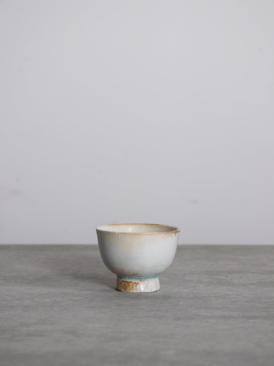 白磁合鹿ぐいのみ（ツヤ）