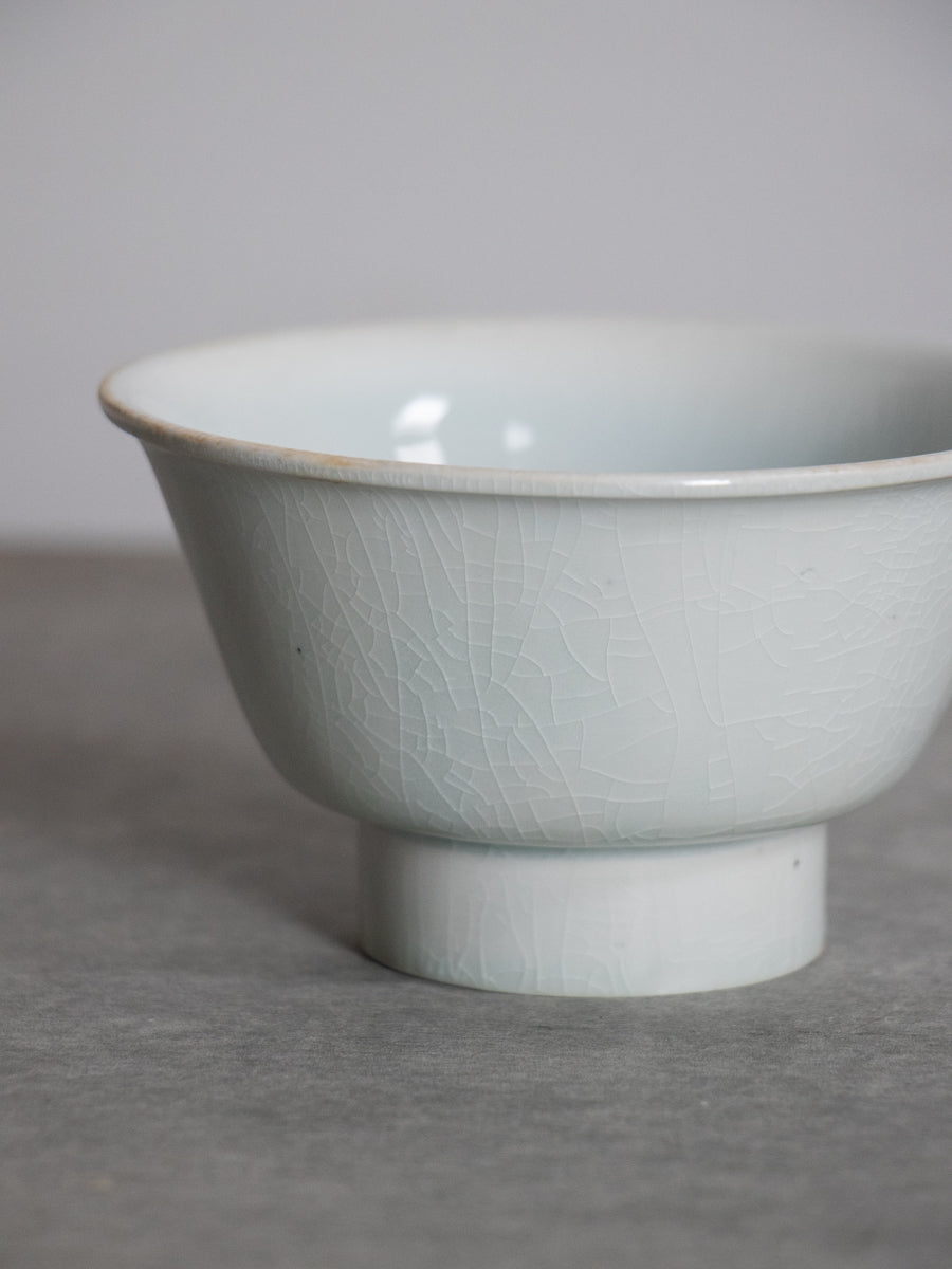 白磁端反碗（青）