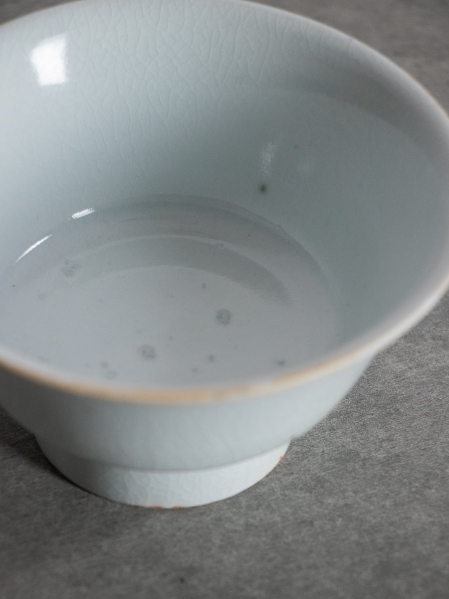 白磁端反碗（青）