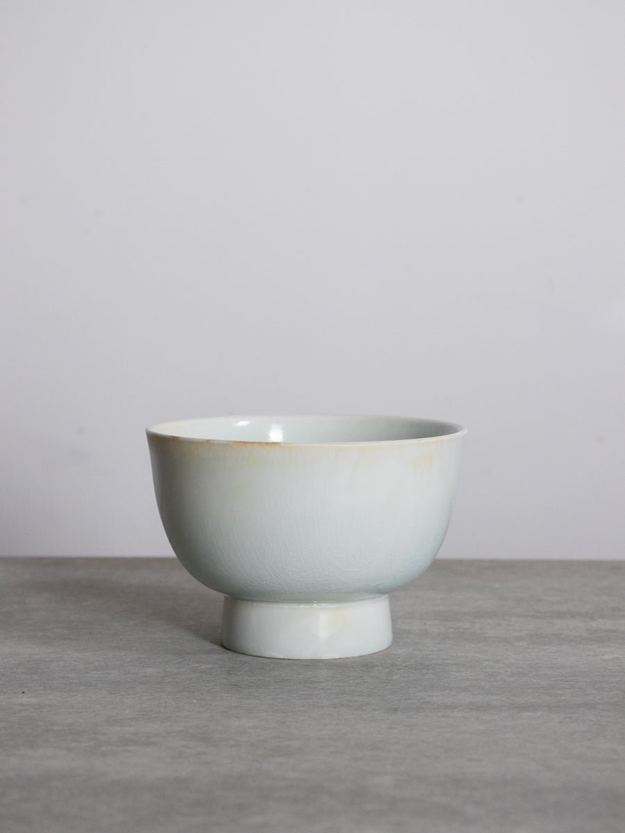 白磁合鹿碗（結晶）