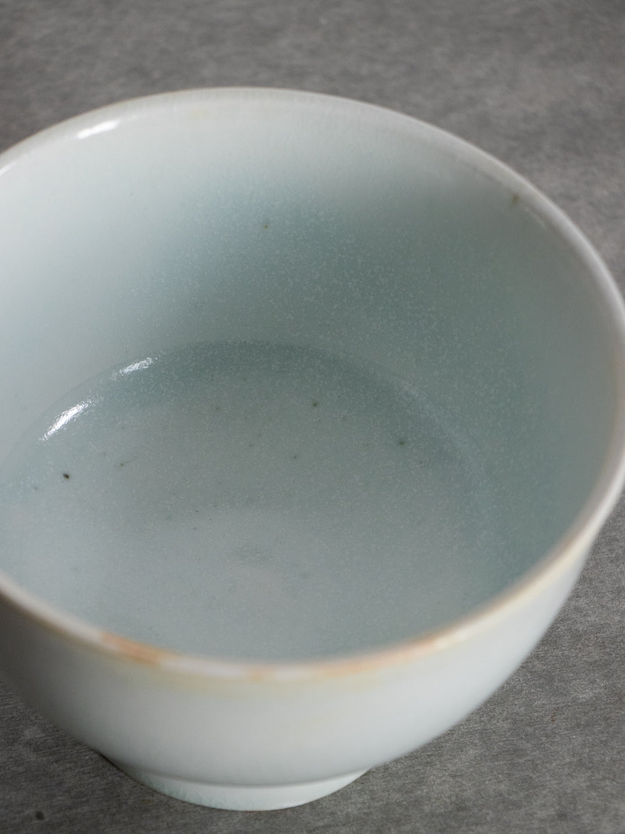 白磁合鹿碗（結晶）